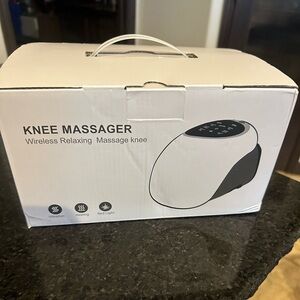 Wireless Knee Massager in Black and White